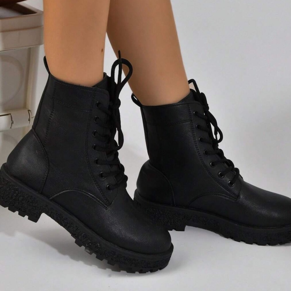 Women's Fashionable Outdoor Lace-up Motorcycle Boots